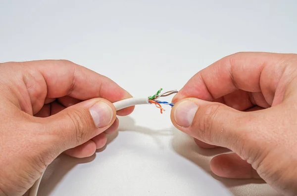 Computer Wizard Strips Wires Internet Cable Connecting Twisted Pair Cable — Stockfoto