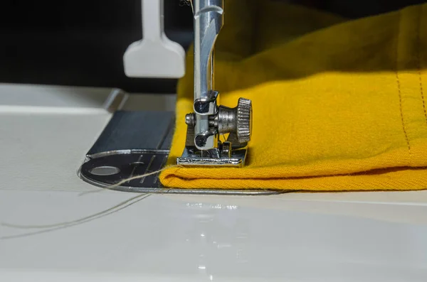 Tailor Sews Fabric Clothing Sewing Machine Tailor Shop — Stock Photo, Image