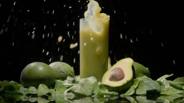 Detox Antioxidant Verde Corp Curățare Smoothie Avocado Frunze Spanac Stropi — Videoclip de stoc