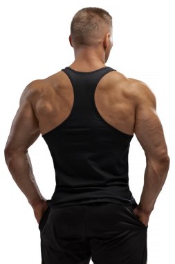 Çekici bir sporcunun portresi. Stüdyodaki beyaz siklonamada siyah bir atlet. Spor yaşam tarzı..