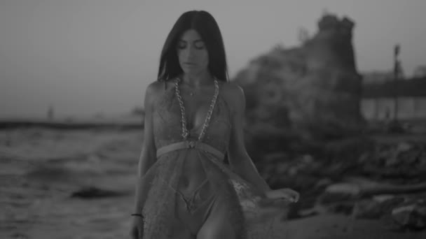 Beautiful Athletic Girl Bikini Lace Beach Cape Walks Black Sea — Vídeos de Stock