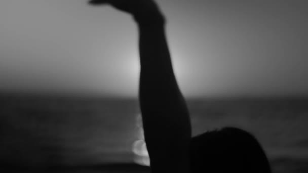 Beautiful Female Silhouette Dances Spins Itself Backdrop Sea Sunrise Focus — Wideo stockowe