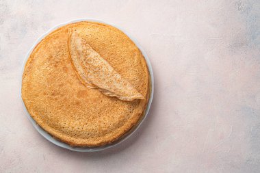 Kahvaltı ve karnaval için geleneksel Rus gözlemeleri..