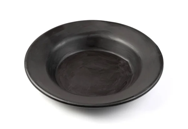 白い背景に古い黒いスーププレート 様式化された食器 サイドビュー — ストック写真