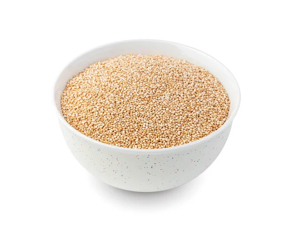 Przydatne nasiona komosy w białym kubku są izolowane na białym. Widok z boku, zbliżenie. — Zdjęcie stockowe
