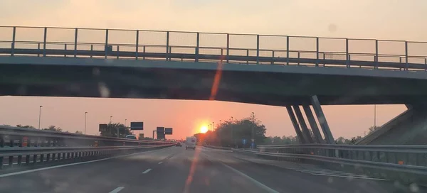 Δύει Ήλιος Στον Ιταλικό Αυτοκινητόδρομο Υψηλής Ποιότητας Φωτογραφία — Φωτογραφία Αρχείου
