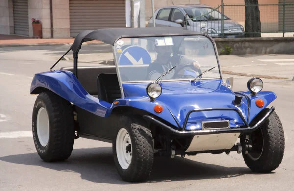 Bibbiano レッジョ エミリアイタリア 2015 町の広場でヴィンテージ車の無料ラリー Dune Buggy 高品質の写真 — ストック写真