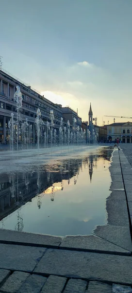 Reggio Emilia Victory Square Front Theater Valleys Tricolor Luminous Fountain — Stock Photo, Image