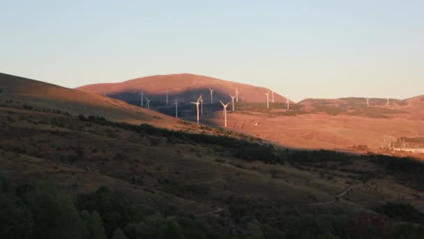 Ветряная Электростанция Ветряными Турбинами Горах Abruzzo Италии — стоковое видео