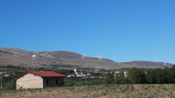 Parco Eolico Con Turbine Eoliche Sulle Montagne Dell Abruzzo Italia — Video Stock