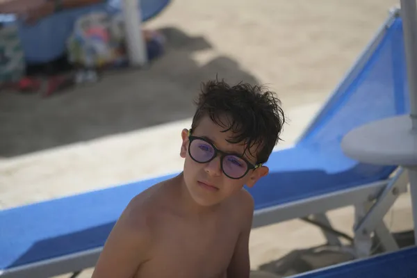 Hermoso Retrato Facial Niño Italiano Con Gafas Cabello Mojado Del — Foto de Stock