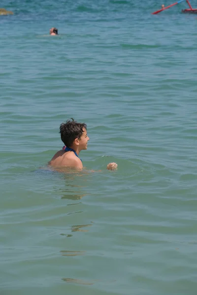 Vackra Italienska Barn Leker Vattnet Vid Havet Riccione Högkvalitativt Foto — Stockfoto