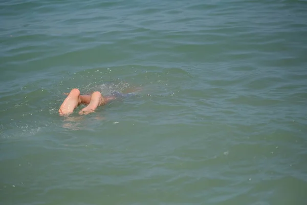 Vackra Italienska Barn Leker Vattnet Vid Havet Riccione Högkvalitativt Foto — Stockfoto