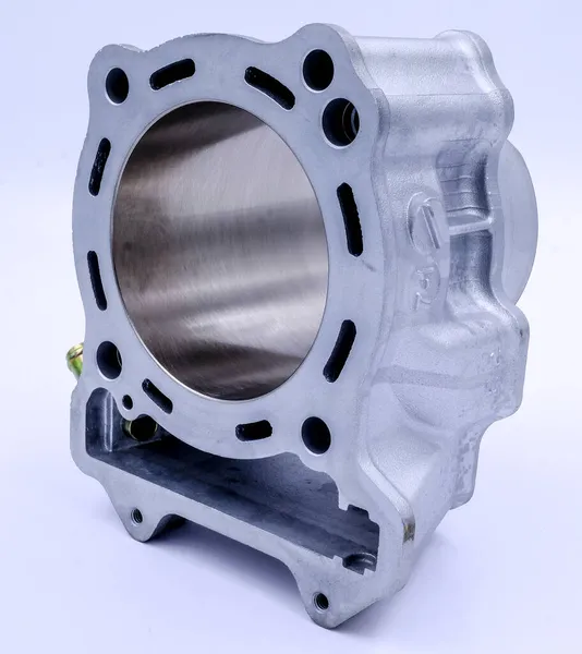 Encylindrig Aluminiumcylinder För Motorcyklar Isolerad Högkvalitativt Foto — Stockfoto