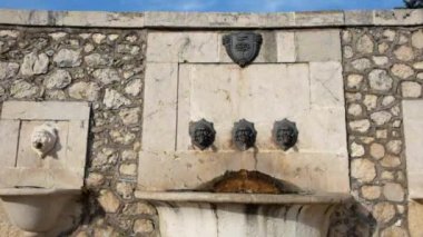Pescina Kasabası Aquila Abruzzo Köyü Çeşmesi.