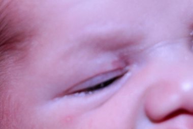 Göz ve yüzün yeni doğmuş bebek ayrıntıları. Yüksek kalite fotoğraf