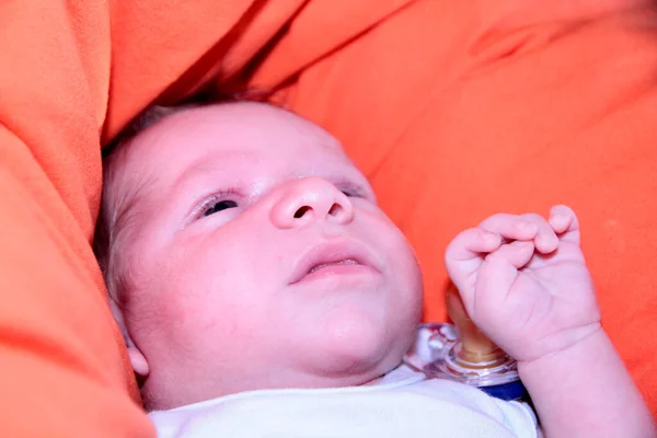 Detalle Del Bebé Recién Nacido Los Ojos Cara Foto Alta — Foto de Stock