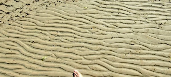 Golven Het Zand Als Het Tij Terugtrekt Het Zand Hoge — Stockfoto