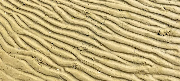 Onde Nella Sabbia Quando Marea Ritira Sulla Sabbia Foto Alta — Foto Stock