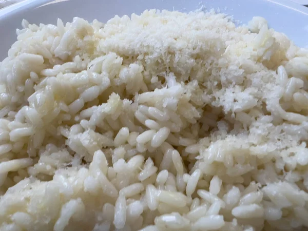 Sobras Arroz Blanco Hervido Sazonado Con Aceite Queso Parmesano Foto —  Fotos de Stock