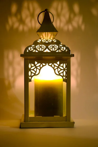 灯笼照亮了白色的背景和柔和的光线 高质量的照片 — 图库照片