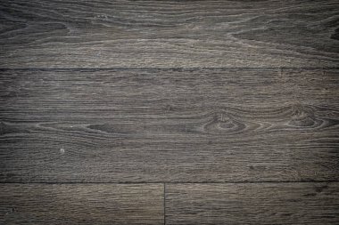 Zaman ve yağmurdan zarar görmüş şeritli ahşap geçit. Yüksek kalite fotoğraf