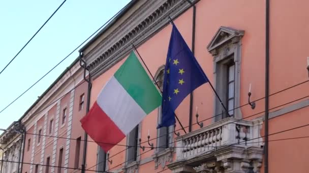 Olasz Európai Zászló Városháza Erkélyén — Stock videók