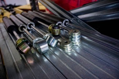 Halka başlı off-road amortisörleri stokta. Yüksek kalite fotoğraf