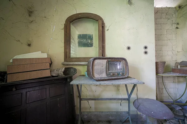 Прихожая Старое Радио Большом Заброшенном Доме Высокое Качество Фото — стоковое фото