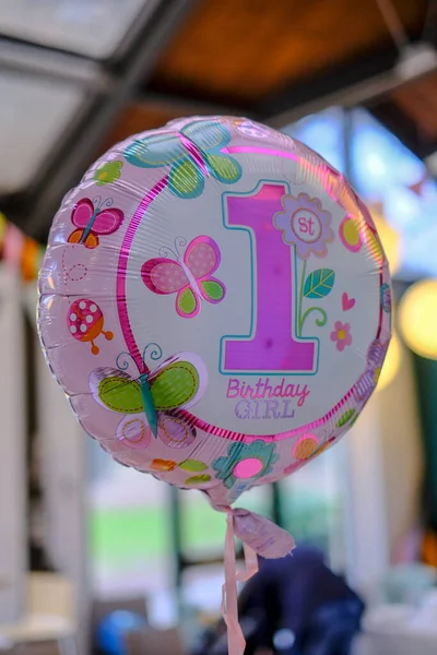 Balon Ozdobiony Życzeniami Pierwsze Urodziny Wysokiej Jakości Zdjęcie — Zdjęcie stockowe