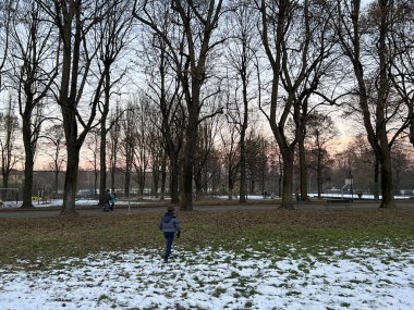 Torino 'daki Pellerina Parkı' nda kar yağıyor. Yüksek kalite fotoğraf