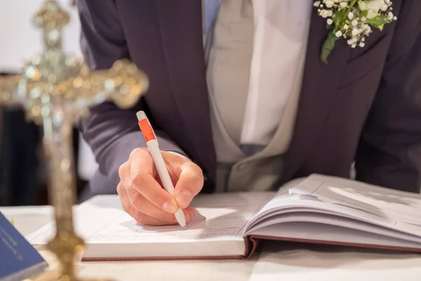 Wedding Best Man Groom Signing Register Catholic Wedding High Quality — Stock Photo, Image