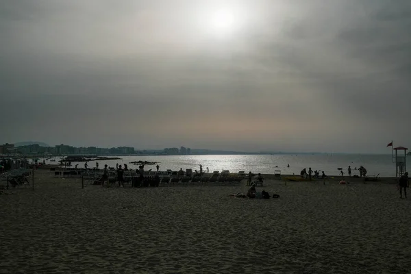Günbatımında Rimini Sahilinde Sarı Gökyüzü Riviera Romagnola Ile Yüksek Kalite — Stok fotoğraf
