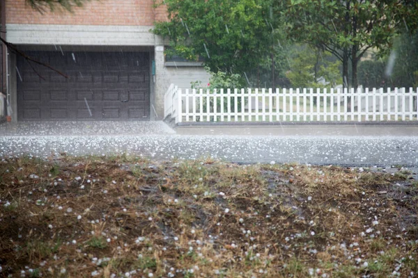 Big Hailstorm Front Home Garage Grains Asphalt High Quality Photo — Stockfoto