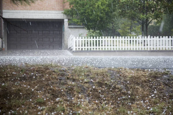 Big Hailstorm Front Home Garage Grains Asphalt High Quality Photo — Stockfoto