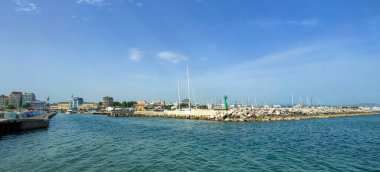 Akdeniz 'de doğum yapan Riccione yakınlarındaki Cattolica iskelesi. Yüksek kalite fotoğraf