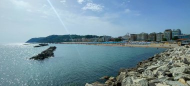 Akdeniz 'de doğum yapan Riccione yakınlarındaki Cattolica iskelesi. Yüksek kalite fotoğraf