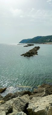 Akdeniz 'de doğum yapan Riccione yakınlarındaki Cattolica iskelesi. Yüksek kalite fotoğraf