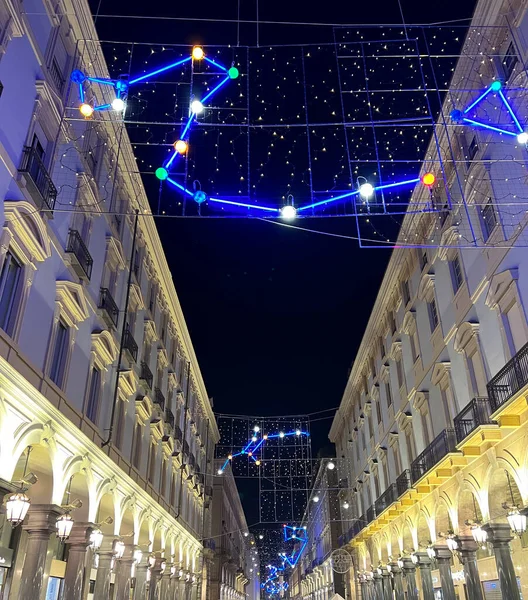 Turín Iluminación Navideña Temática Con Constelaciones Calle Principal Foto Alta — Foto de Stock