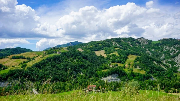 Πράσινους Λόφους Του Reggio Apennines Κοντά Στο Όρος Ventasso Επαρχία — Φωτογραφία Αρχείου
