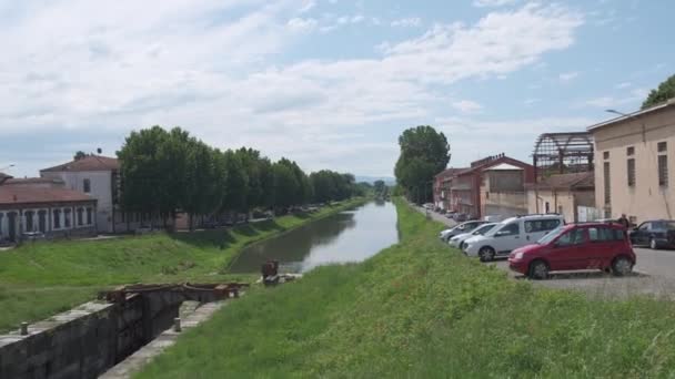 提契诺河运河的帕维亚全景 — 图库视频影像