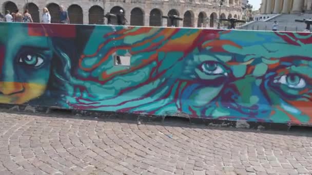 Verona Italia 2019 Visión General Los Divisores Tráfico Pintados Con — Vídeo de stock