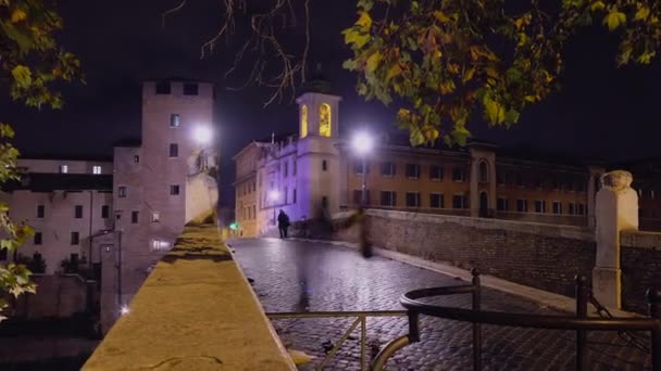 ローマ橋テヴェレ川の上ティベリーナタイムラプスの夜 — ストック動画