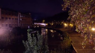 Roma Köprüsü Tiberina zaman atlaması Tevere Nehri üzerinde gece