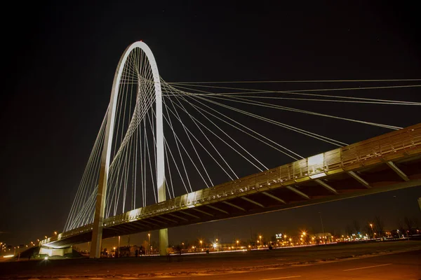 Vista Noturna Uma Ponte Reggio Emilia Itália Foto Alta Qualidade — Fotografia de Stock