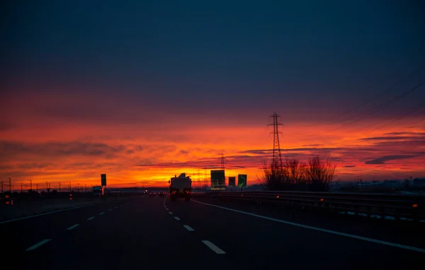Motorväg Resa Solnedgång Bakgrunden Italien Högkvalitativt Foto — Stockfoto