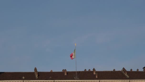 Torino Daki Kraliyet Sarayı Nda Renkli Talyan Bayrağı Var — Stok video