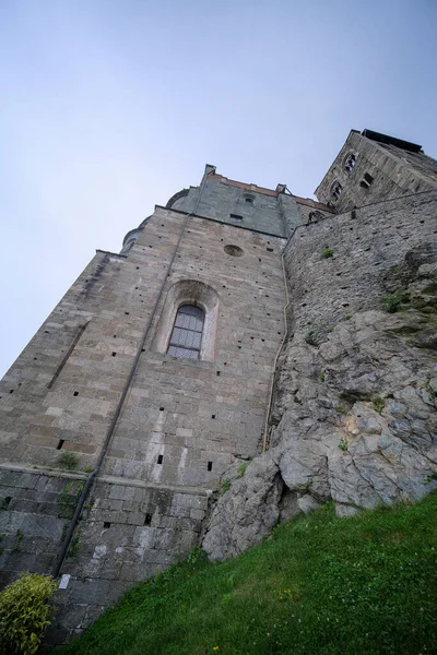 Sacra San Michele Turín Vista Desde Abajo Del Acantilado Las —  Fotos de Stock