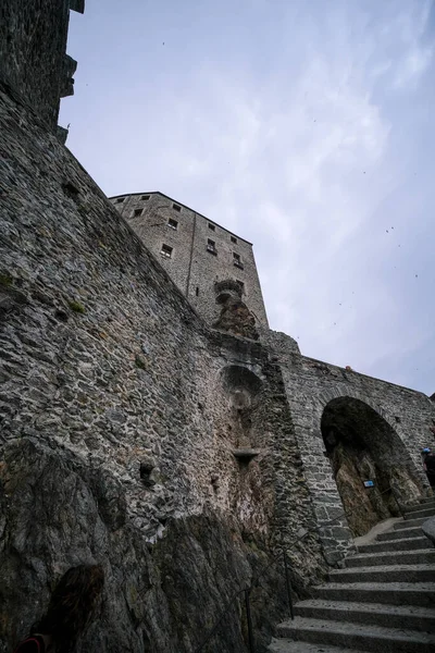 Sacra San Michele Turín Vista Desde Abajo Del Acantilado Las —  Fotos de Stock