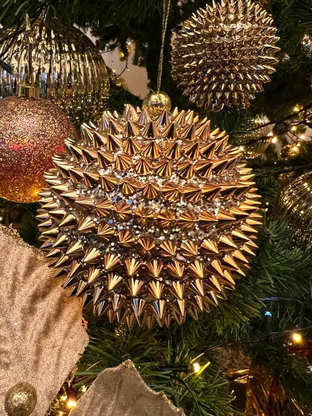Palla Natale Con Effetto Metallico Punte Foto Alta Qualità — Foto Stock